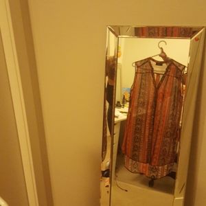 Long sleeveless woman's blouse